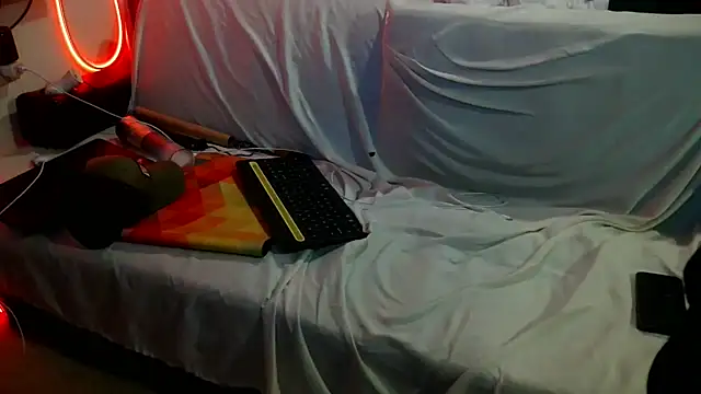 Snapshot of Luv2SuckBWC92 chatting on October 25, 2025, 5:15 am Luv2SuckBWC92 online show from October 25, 2025, 5:15 am