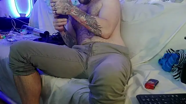 Snapshot of Luv2SuckBWC92 chatting on November 7, 2025, 9:37 pm Luv2SuckBWC92 online show from November 7, 2025, 9:37 pm