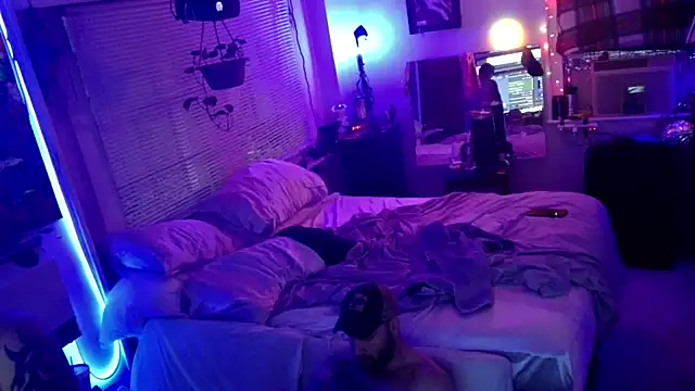 Snapshot of Luv2SuckBWC92 chatting on November 16, 2025, 11:49 am Luv2SuckBWC92 online show from November 16, 2025, 11:49 am