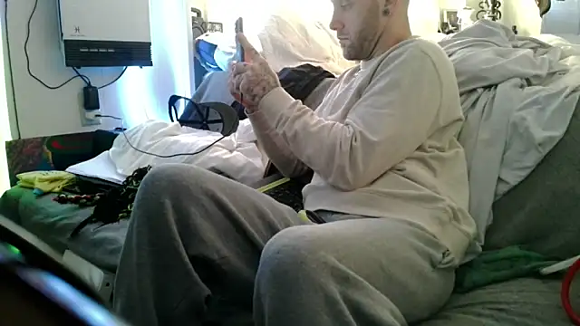 Snapshot of Luv2SuckBWC92 chatting on December 1, 2025, 9:20 pm Luv2SuckBWC92 online show from December 1, 2025, 9:20 pm