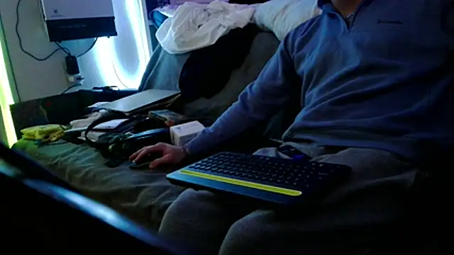 Snapshot of Luv2SuckBWC92 chatting on December 2, 2025, 12:21 pm Luv2SuckBWC92 online show from December 2, 2025, 12:21 pm