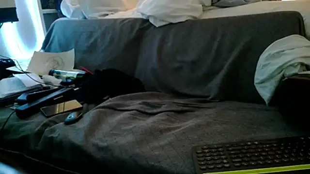 Snapshot of Luv2SuckBWC92 chatting on December 4, 2025, 6:16 pm Luv2SuckBWC92 online show from December 4, 2025, 6:16 pm