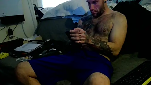 Snapshot of Luv2SuckBWC92 chatting on December 5, 2025, 4:03 pm Luv2SuckBWC92 online show from December 5, 2025, 4:03 pm