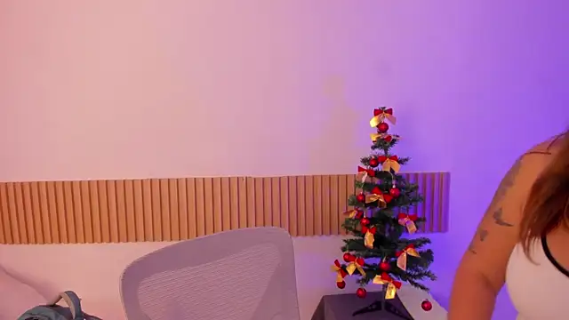 OliviaSweett online show from December 14, 2025, 7:07 pm