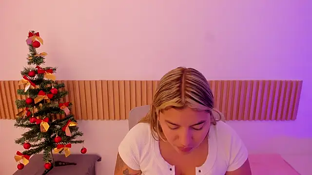 OliviaSweett online show from December 22, 2025, 6:38 pm