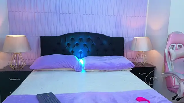 LilaRoussexx online show from November 11, 2025, 5:13 pm