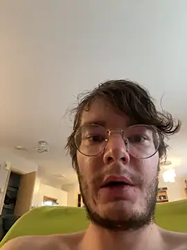 Snapshot of Hungboxer69 chatting on December 1, 2025, 10:26 pm Hungboxer69 online show from December 1, 2025, 10:26 pm