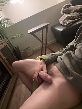 Snapshot of Hungboxer69 chatting on December 16, 2025, 1:10 am Hungboxer69 online show from December 16, 2025, 1:10 am