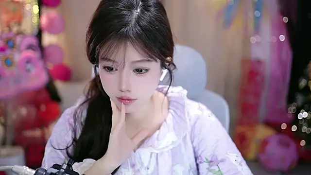 Snapshot of Fortune2Me chatting on January 6, 2026, 5:55 am Fortune2Me online show from January 6, 2026, 5:55 am