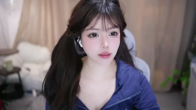 Snapshot of Fortune2Me chatting on February 11, 2026, 6:18 am Fortune2Me online show from February 11, 2026, 6:18 am