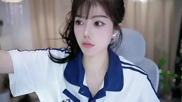 Snapshot of Fortune2Me chatting on February 25, 2026, 6:12 am Fortune2Me online show from February 25, 2026, 6:12 am