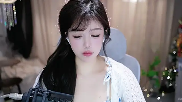 Snapshot of Fortune2Me chatting on March 1, 2026, 4:47 am Fortune2Me online show from March 1, 2026, 4:47 am