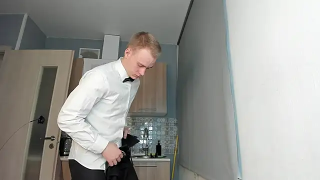 Snapshot of Kevin_Young_Cat chatting on December 19, 2025, 7:10 pm Kevin Young Cat online show from December 19, 2025, 7:10 pm