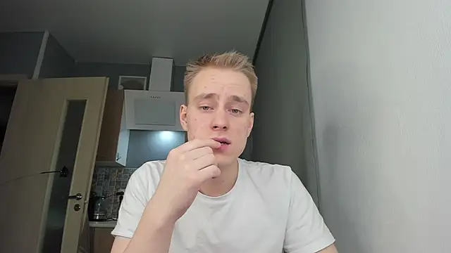 Snapshot of Kevin_Young_Cat chatting on December 21, 2025, 1:18 pm Kevin Young Cat online show from December 21, 2025, 1:18 pm