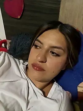 Snapshot of Sophie_petit1 chatting on October 5, 2025, 1:15 am Sophie petit1 online show from October 5, 2025, 1:15 am
