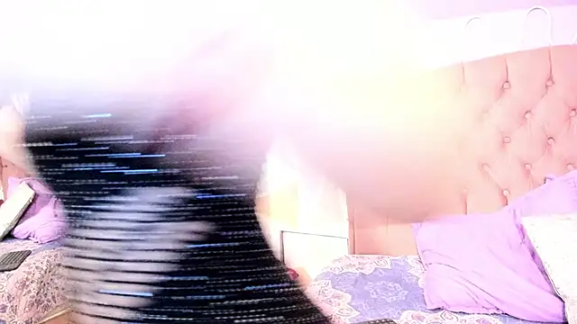 CloeyGraweing online show from October 16, 2025, 6:31 pm