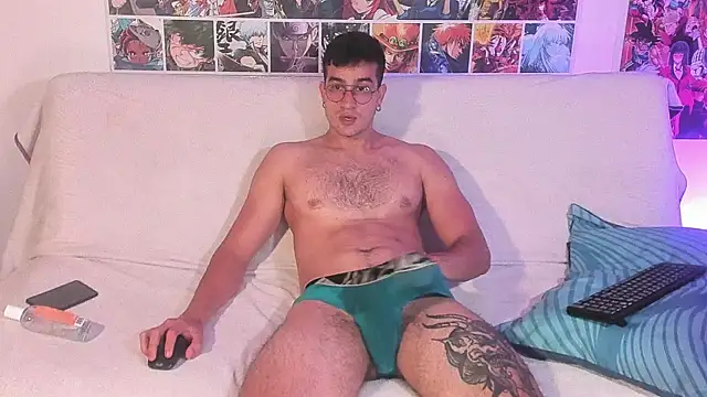 CamCumBoy online show from November 17, 2025, 10:54 am