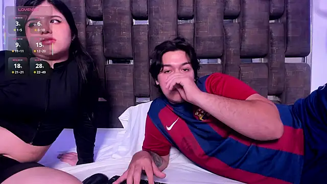 Snapshot of EmilyANDrew_ chatting on October 15, 2025, 4:56 am EmilyANDrew online show from October 15, 2025, 4:56 am