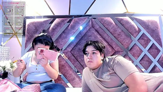 Snapshot of EmilyANDrew_ chatting on November 24, 2025, 5:29 am EmilyANDrew online show from November 24, 2025, 5:29 am