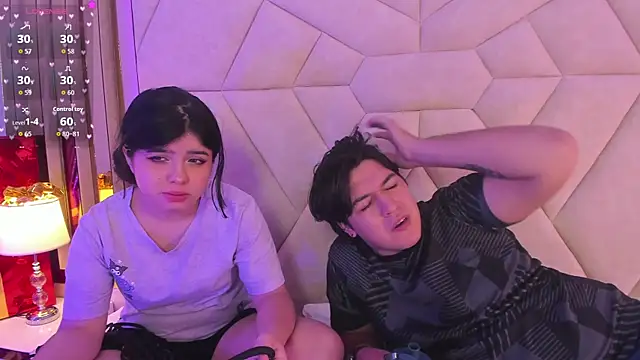 Snapshot of EmilyANDrew_ chatting on December 15, 2025, 4:50 am EmilyANDrew online show from December 15, 2025, 4:50 am