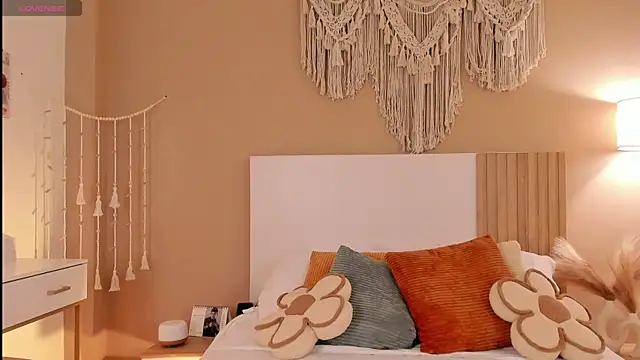 Snapshot of Camila_Bustamante chatting on February 10, 2026, 2:10 pm Camila Bustamante online show from February 10, 2026, 2:10 pm