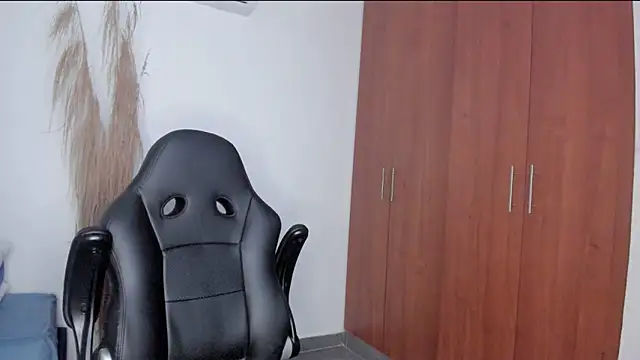 Pier Simons online show from April 4, 2026, 6:55 am