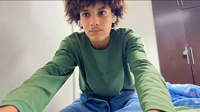 Snapshot of Max_Rain chatting on November 23, 2025, 4:01 am Max Rain online show from November 23, 2025, 4:01 am