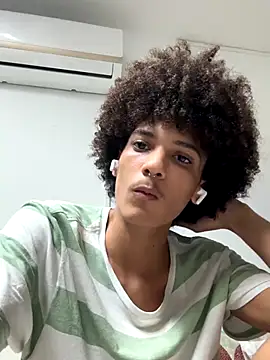 Snapshot of Max_Rain chatting on December 2, 2025, 3:45 am Max Rain online show from December 2, 2025, 3:45 am