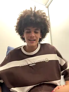 Snapshot of Max_Rain chatting on December 14, 2025, 4:40 am Max Rain online show from December 14, 2025, 4:40 am