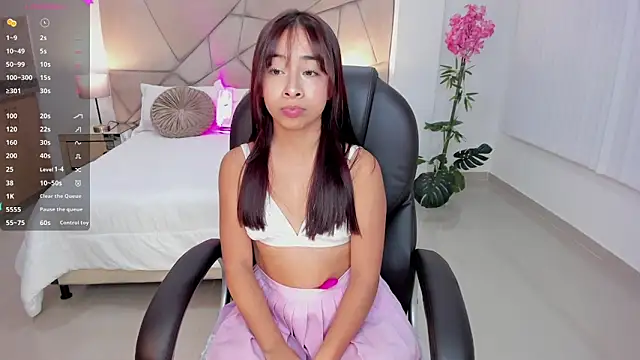 Snapshot of July_Adams chatting on October 5, 2025, 4:11 am July Adams online show from October 5, 2025, 4:11 am