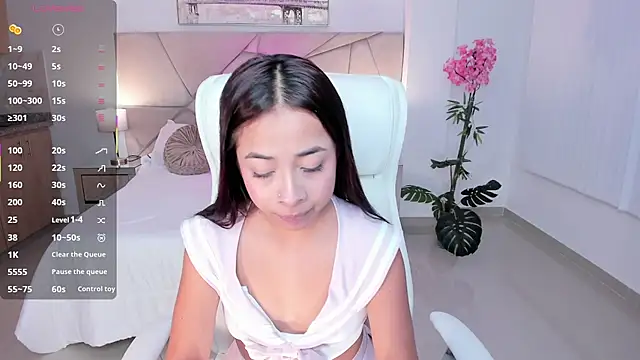 Snapshot of July_Adams chatting on October 14, 2025, 4:13 am July Adams online show from October 14, 2025, 4:13 am