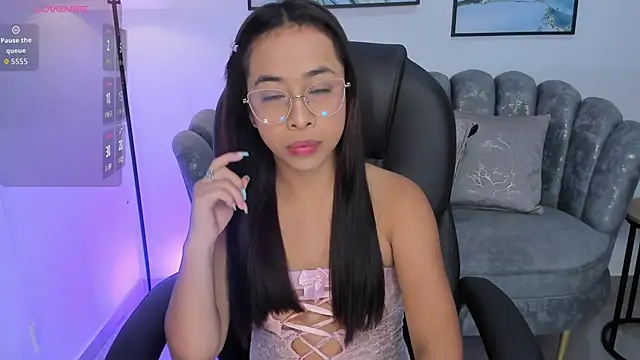 Snapshot of July_Adams chatting on November 23, 2025, 5:40 am July Adams online show from November 23, 2025, 5:40 am