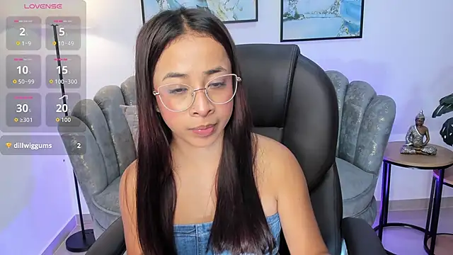 Snapshot of July_Adams chatting on November 28, 2025, 8:28 am July Adams online show from November 28, 2025, 8:28 am