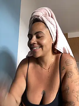 Chloe Leaozinho online show from October 29, 2025, 6:53 pm