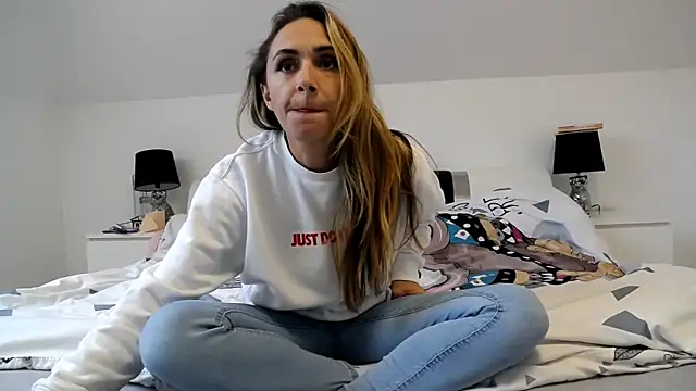 Snapshot of ArabianMalikah chatting on November 3, 2025, 8:15 am ArabianMalikah online show from November 3, 2025, 8:15 am