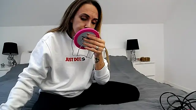 Snapshot of ArabianMalikah chatting on November 11, 2025, 6:35 am ArabianMalikah online show from November 11, 2025, 6:35 am