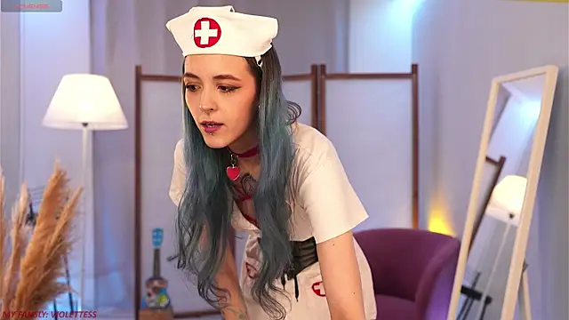 violetesa online show from November 20, 2025, 11:32 am