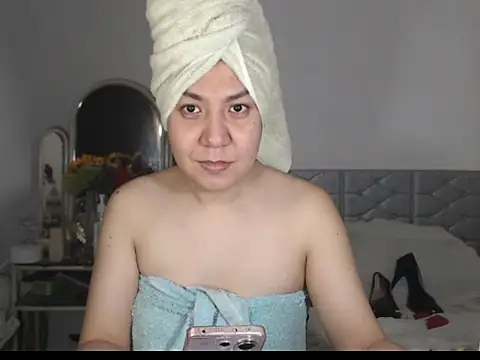 stellahugeX online show from October 18, 2025, 7:42 am