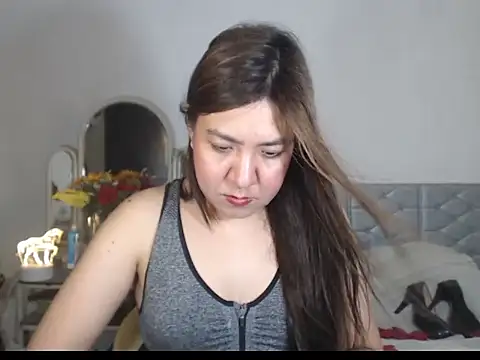 stellahugeX online show from November 30, 2025, 9:13 am