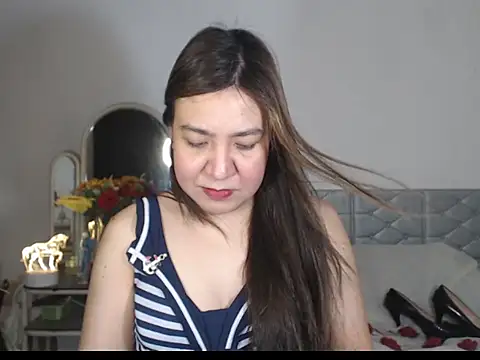 stellahugeX online show from December 5, 2025, 8:45 am