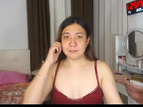 Snapshot of stellahugeX chatting on May 10, 2026, 12:43 pm stellahugeX online show from May 10, 2026, 12:43 pm