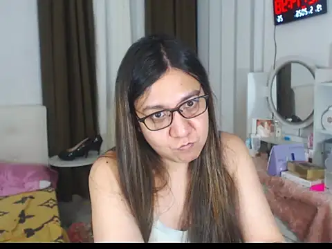 Snapshot of stellahugeX chatting on May 18, 2026, 4:13 pm stellahugeX online show from May 18, 2026, 4:13 pm