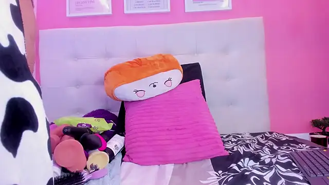 Willow Wright online show from February 25, 2026, 2:05 pm