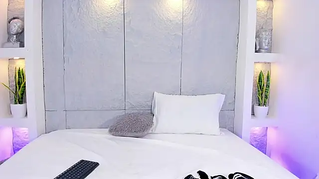 LovelyEyesx online show from March 30, 2026, 5:03 pm