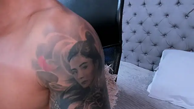 andres-clark92 online show from November 21, 2025, 6:06 pm