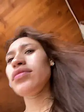 juliana-mancini online show from November 1, 2025, 3:58 pm