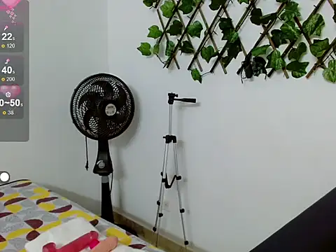 sara arias00 online show from October 28, 2025, 1:25 pm