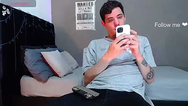 Matteo12  online show from December 21, 2025, 4:52 am