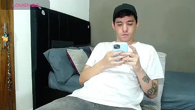 Matteo12  online show from February 2, 2026, 2:43 am