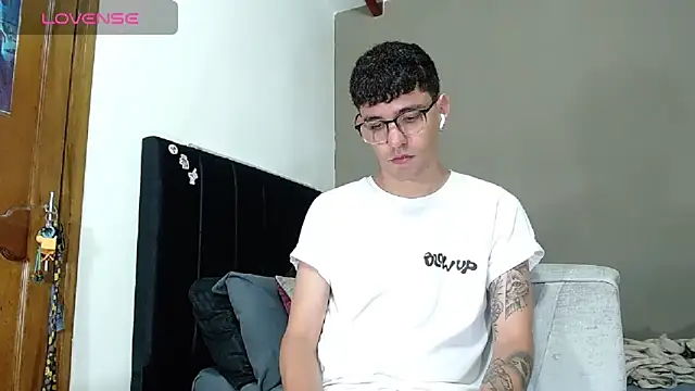 Matteo12  online show from February 27, 2026, 9:48 pm